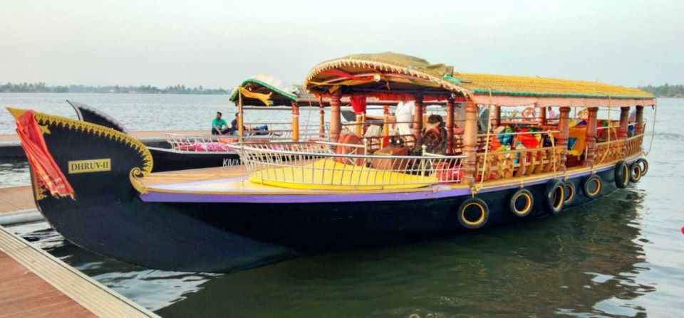 Cochin : Alleppey/Alappuzha Backwater Canoe (Shikara) Cruise - The shikara canoe: close views without the bulk