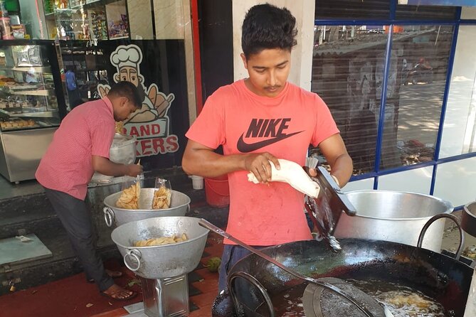 Enjoy the best Food tour in kochi with a local ! - Mattancherry stop: street flavors and a first taste of the local rhythm