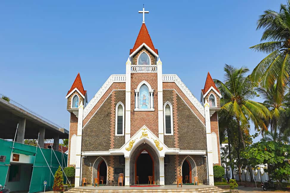 From Cochin: Fort Kochi Same Day Tour with Dutch Palace - Santa Cruz Basilica: Architecture Pause With Historic Weight