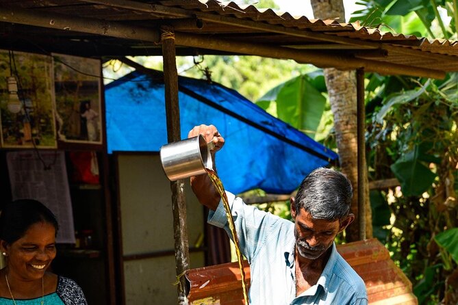 Half-Day Eco Punting and Village Backwater Cruise from Cochin - The punting houseboat: quiet canals and real village life