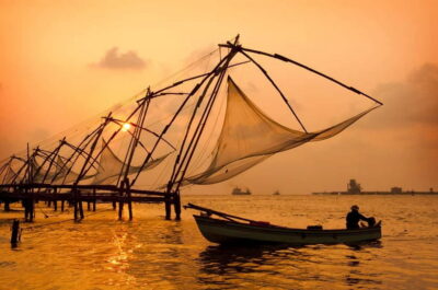 Kochi: Cruise on the Spice and Silk Routes - Mattancherry from the water: palace, synagogue area, and church views