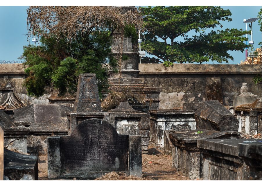 Kochi: Jewish Town Guided Walking Experience - Jew Town lanes and the pace of “infotainment”