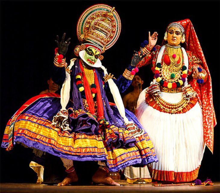 Kochi: Kathalki Theatre and Dinner Experience - The 6:30–7:30PM Kathakali show: costumes, expressions, and storytelling