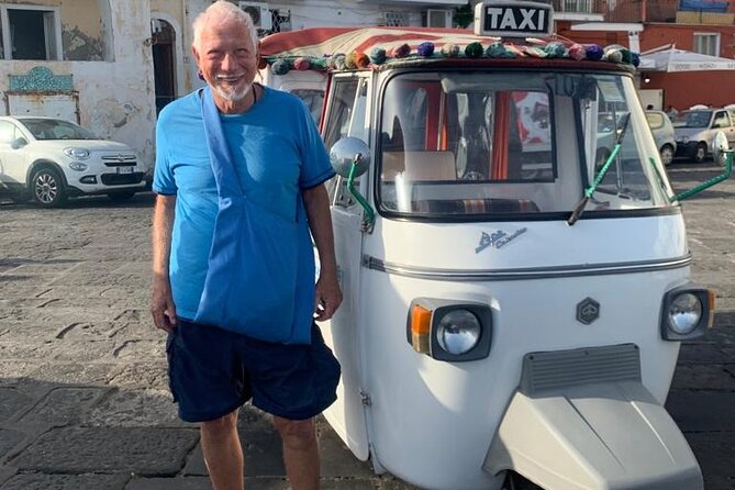 Kochi Sightseeing Tuk-Tuk Tour With Pickup From Cruise Ships - Temples and the noon timing question: temples, pigeon show, and feeding