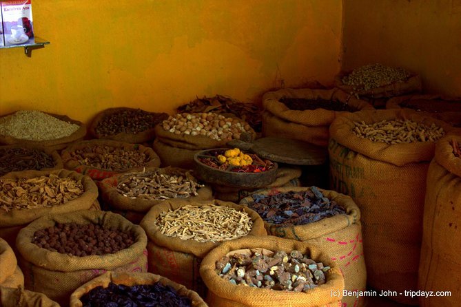Kochi Tour Guide -A Heritage walking tour in Fort kochi and Mattancherry ! - Dutch Cemetery, Dutch palace influence, and Mattancherry’s big “why”