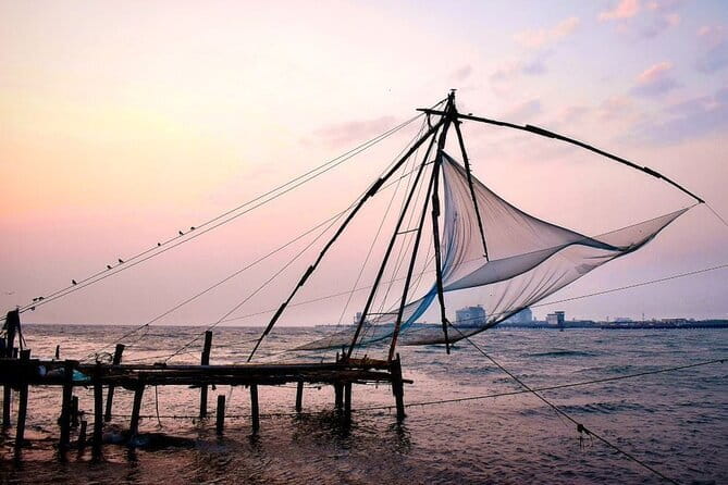 Multi Day Private Guided Tour of Kerala from Kochi by Car - Day 1 in Kochi: Mattancherry Palace, Paradesi Synagogue, nets, and a Kathakali night