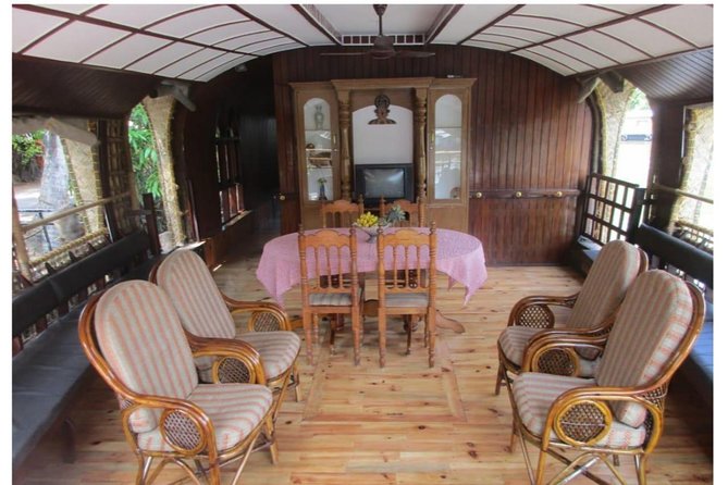 Private Kerala Backwaters Houseboat Cruise with Lunch from Kochi - The Crew and the On-Board Experience: Service That Can Make or Break It