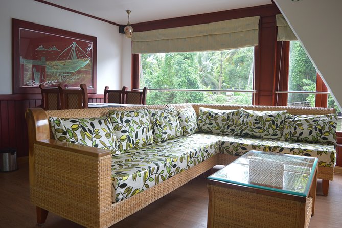 Private luxury Houseboat trip at Alleppy Backwaters. - Why a private Alleppey backwaters houseboat feels different