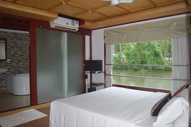 Private luxury Houseboat trip at Alleppy Backwaters. - Kalloorkad St. Mary’s Basilica: a calm cultural stop (about 30 minutes)