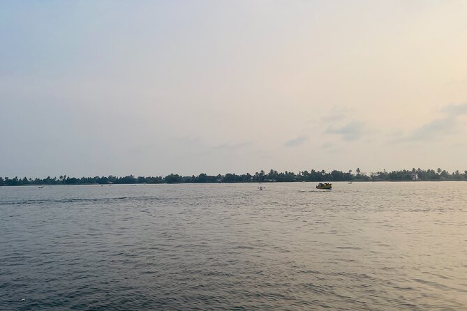 Shikara Boat Tour Alleppey Backwater Fantastic Boat Cruise - Punnamada Lake: the Nehru Trophy feel, even when no race is happening